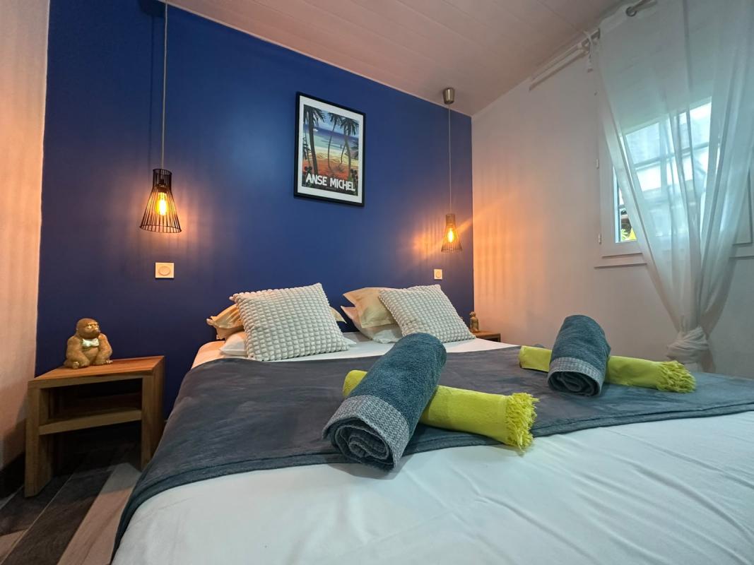 suite-parentale-1-lit-160-moustiquaire-sainte-anne (1)